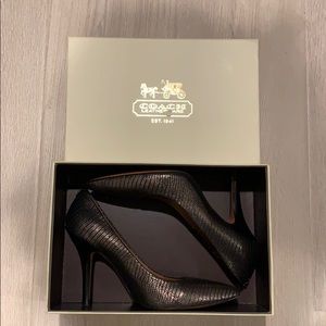 Coach metallic pumps